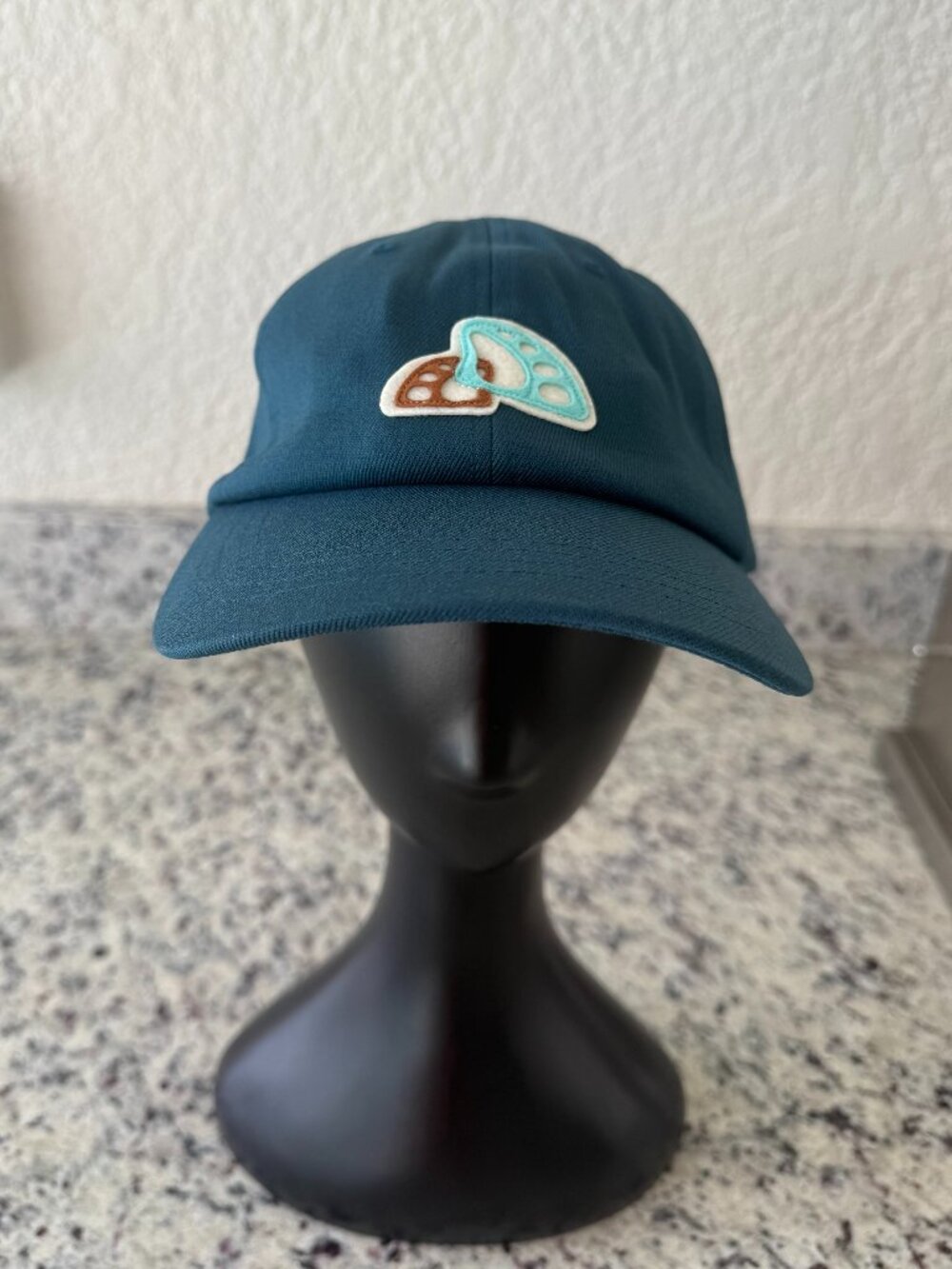 NEW MOUNTAIN HARDWEAR MOM HAT CAP Retro Gorpcore Women's Adjustable Casual